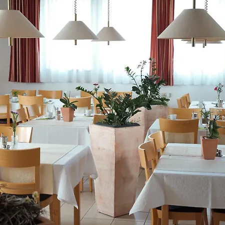 Pensjonat Hotel-garni 'zum Weinkrug' 3*