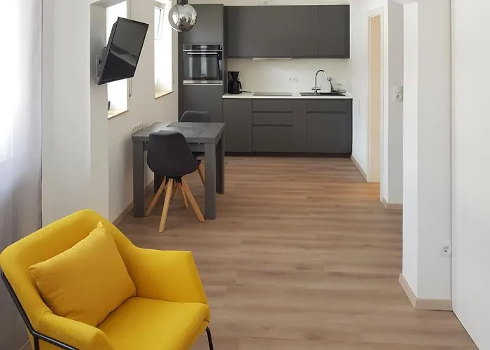 Hotel-garni 'zum Weinkrug' Vendégház 3*