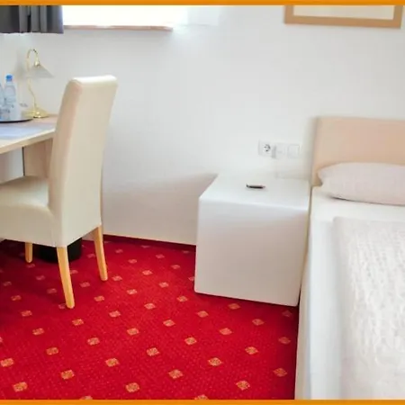 Hotel-garni 'zum Weinkrug' 3* Зоммерхаузен