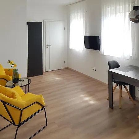 Hotel-garni 'zum Weinkrug' ゲストハウス 3*