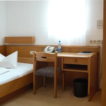 ゲストハウス Hotel-garni 'zum Weinkrug' ゾンマーハウゼン