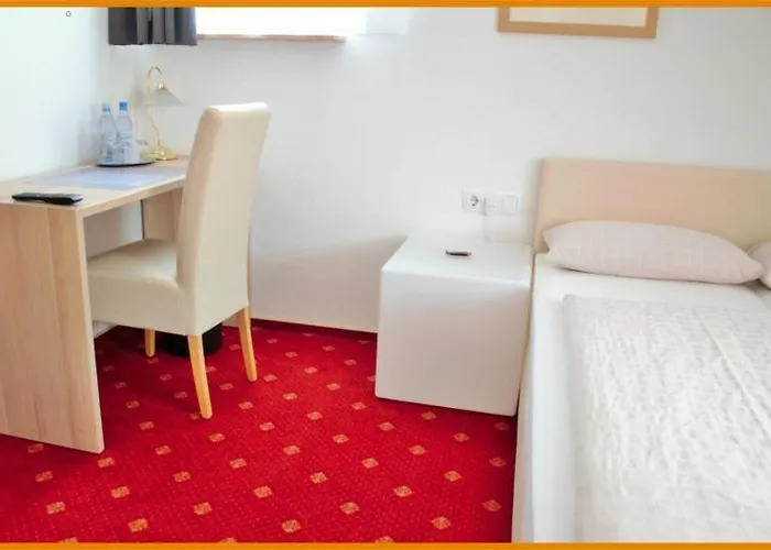 Hotel-garni 'zum Weinkrug' 3* 솜머하우젠